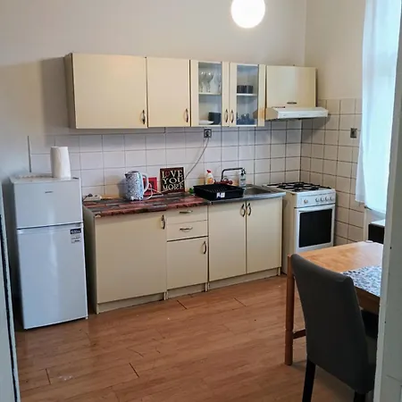 Beautiful Flat Close To The Center شقة *